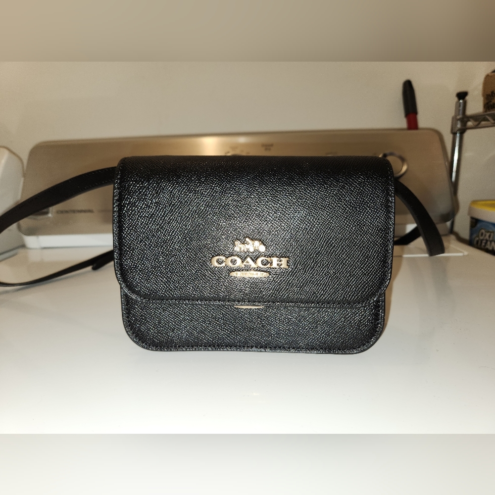 Women's NWT In Excellent Condition Coach Real Leather Brynn Crossbody Black